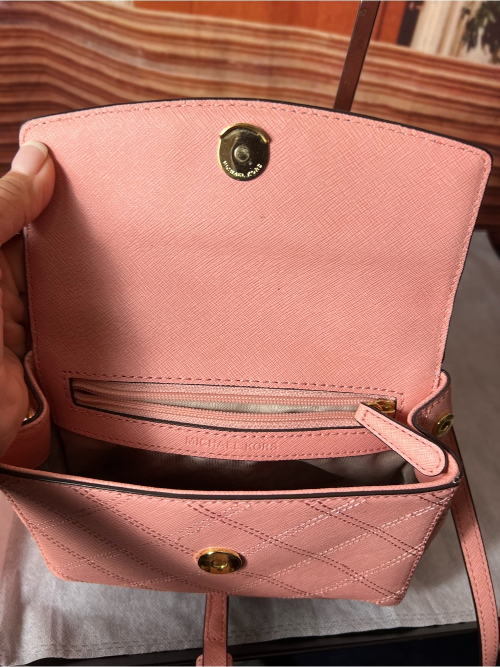 MICHAEL KORS Ava Pink Quilted Leather Top-Handle Crossbody ๐ - Picture 7 of 14